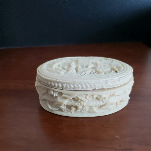 Hand Carved Bone Trinket Box Oval - Picture 2 of 8